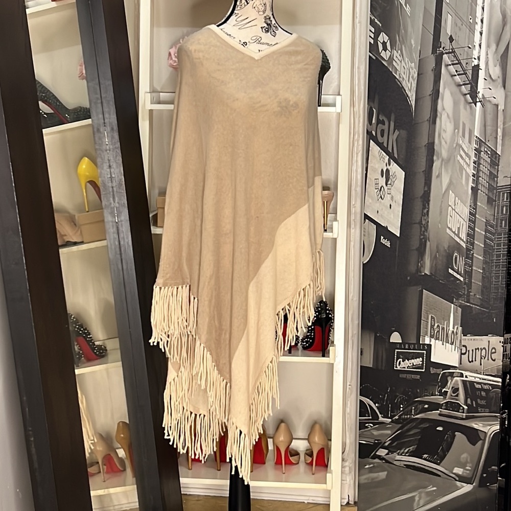 Bicolor Wool Blend Cape w. Fringe - Picture 5 of 5